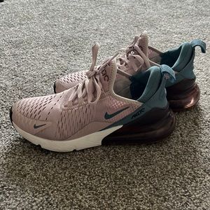 Women’s Nike Air 270